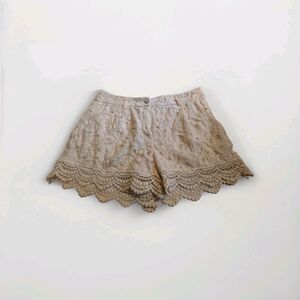 Monteau Beige Floral Lace Crochet Shorts L Button Front Scalloped Hem Pockets